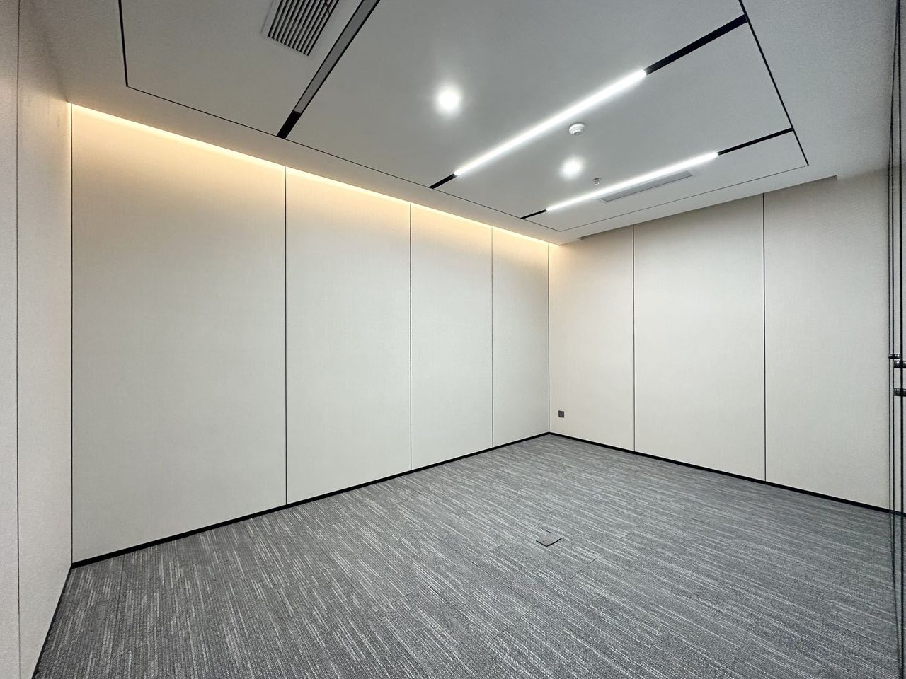 天珑移动大厦244㎡豪装办公室出租，高层南向采光好