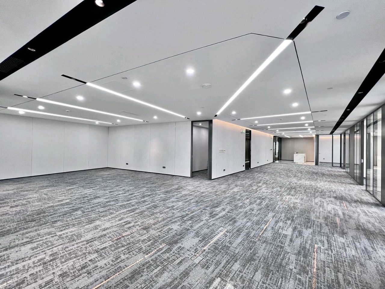 688㎡精装办公室 华润置地大厦·近高新园站·高层