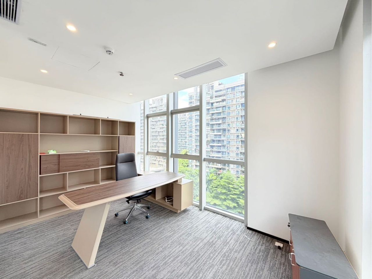 南山区西丽 金骐智谷大厦178㎡豪装办公间中层出租