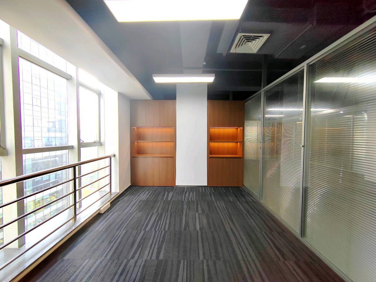 南山区科技园 研祥科技大厦225㎡精装办公间中层出租
