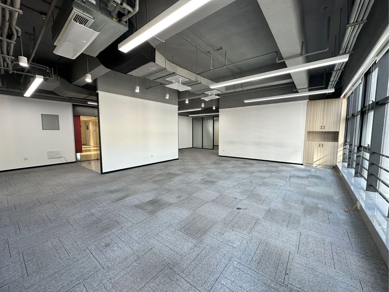 奋成智谷大厦写字楼330㎡精装户型·中层西向出租