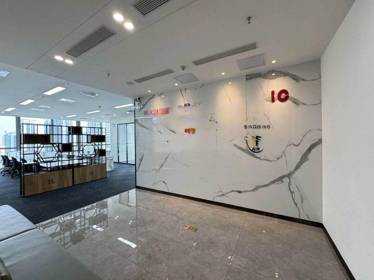 香江金融中心267㎡精装办公室出租,中层东向采光好