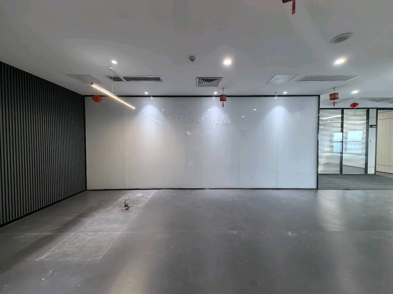 830㎡精装办公室 莲花广场·近中山公园站·中层