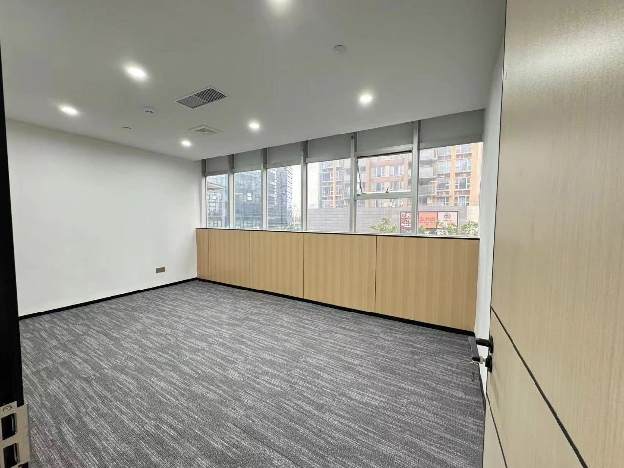 深圳软件园180㎡精装办公室出租，低层南向采光好
