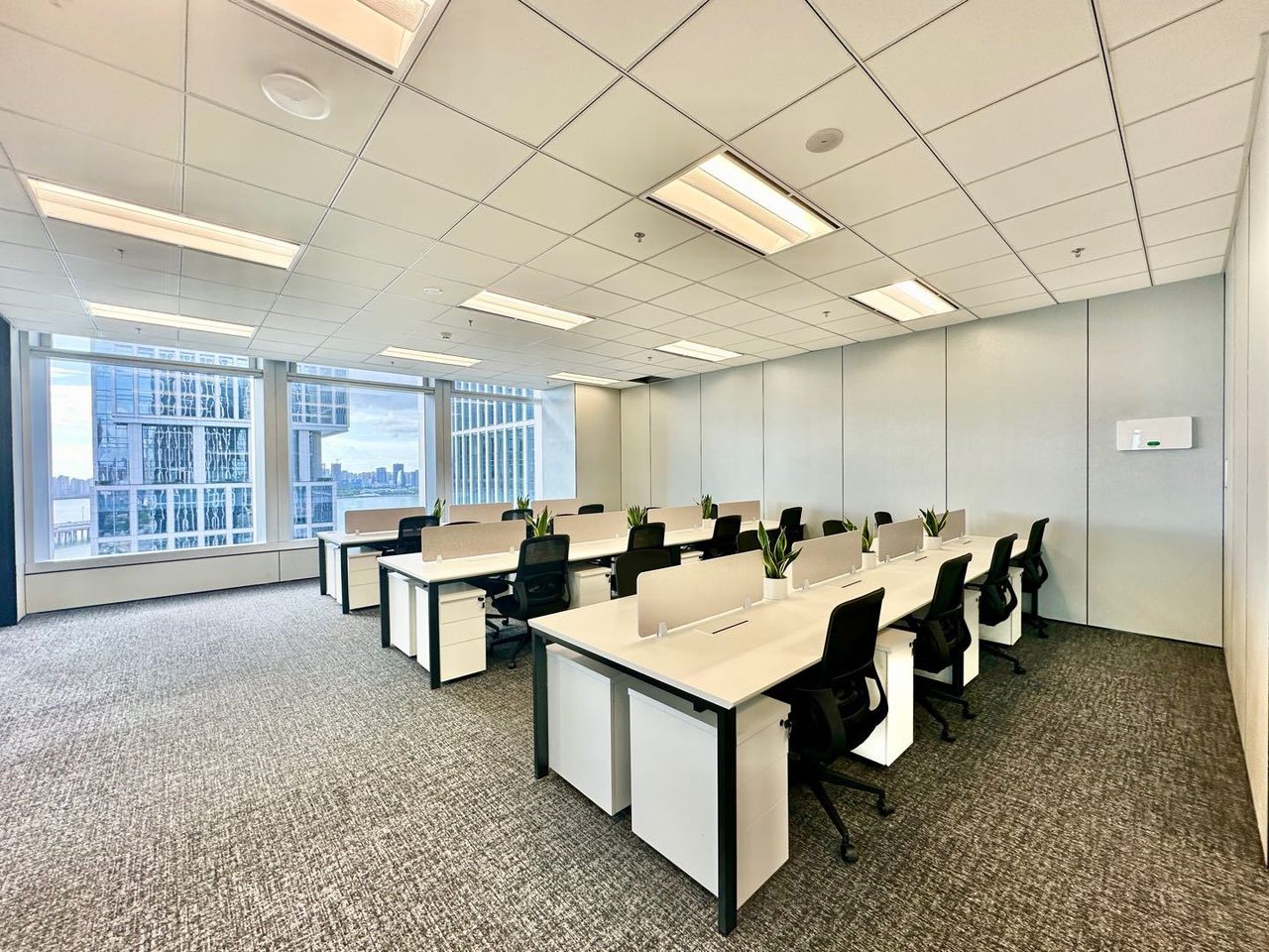 前海嘉里中心255㎡精装办公室出租,高层东向采光好
