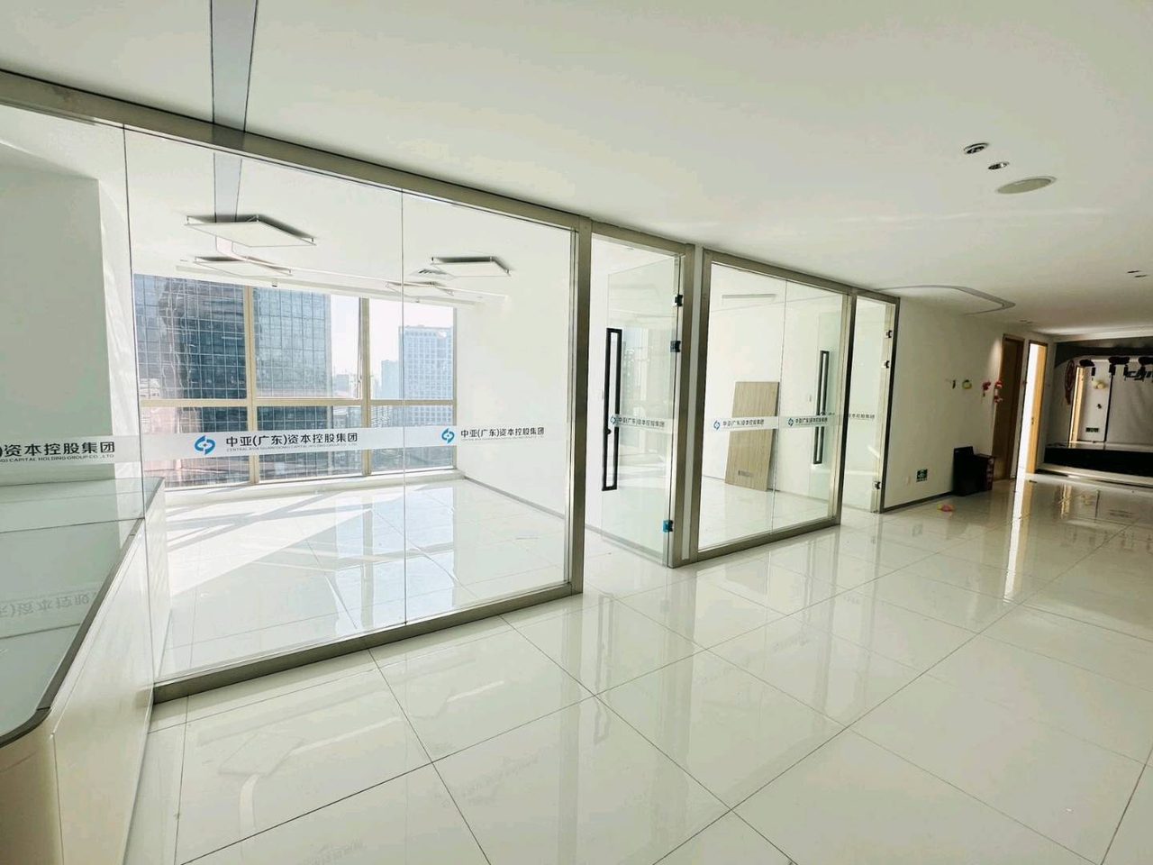创维半导体设计大厦1725㎡精装办公室出租,中层四面采光向采光好
