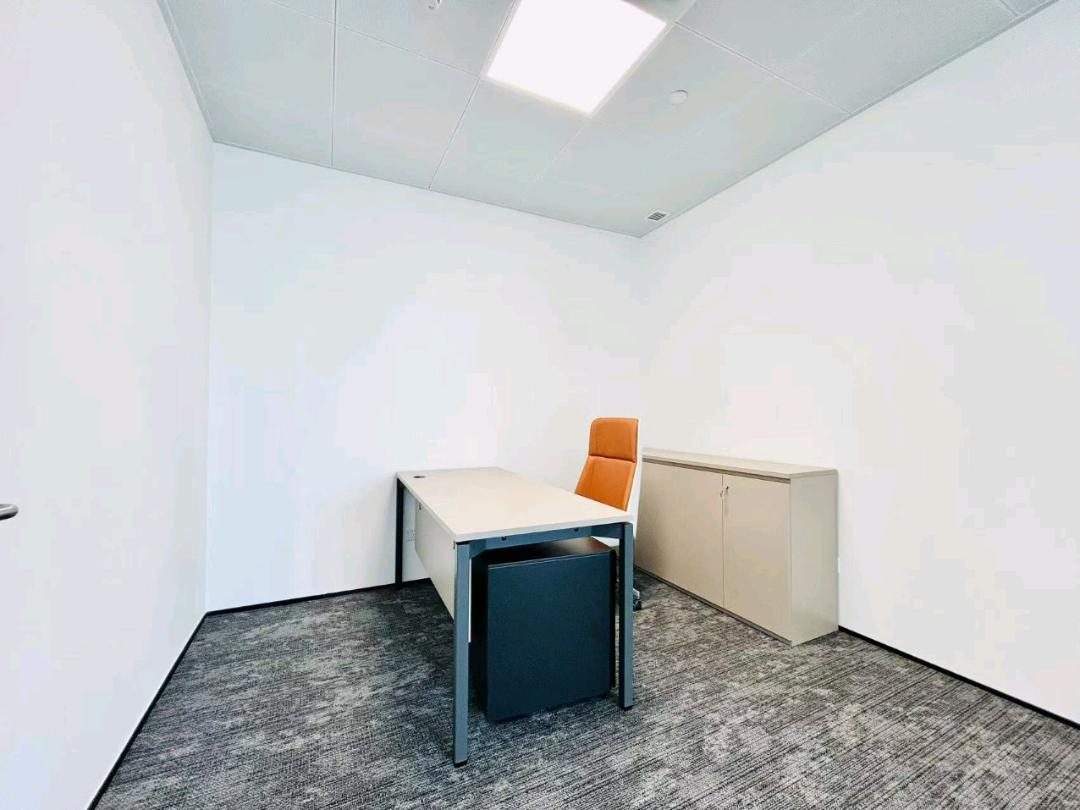 朗科大厦178㎡精装办公室出租,中层东南向采光好
