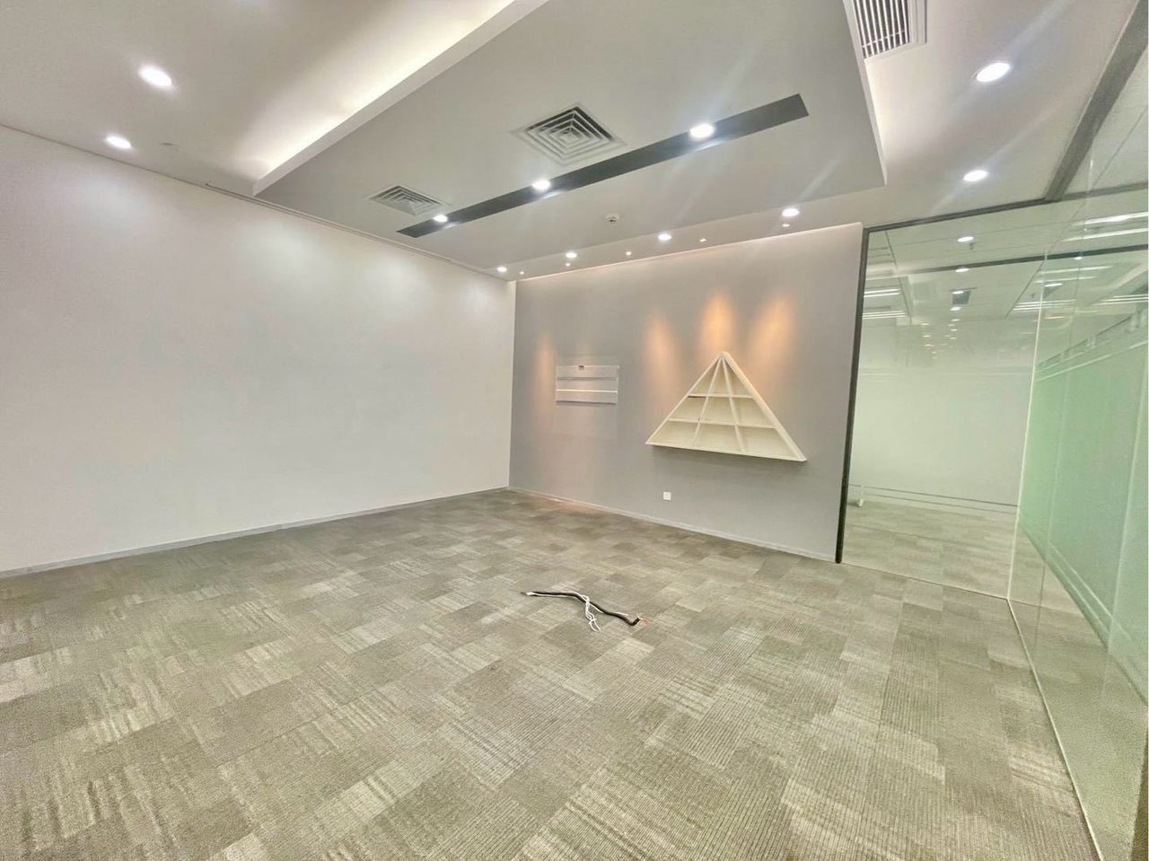 招商局广场写字楼257㎡精装户型·中层南向出租