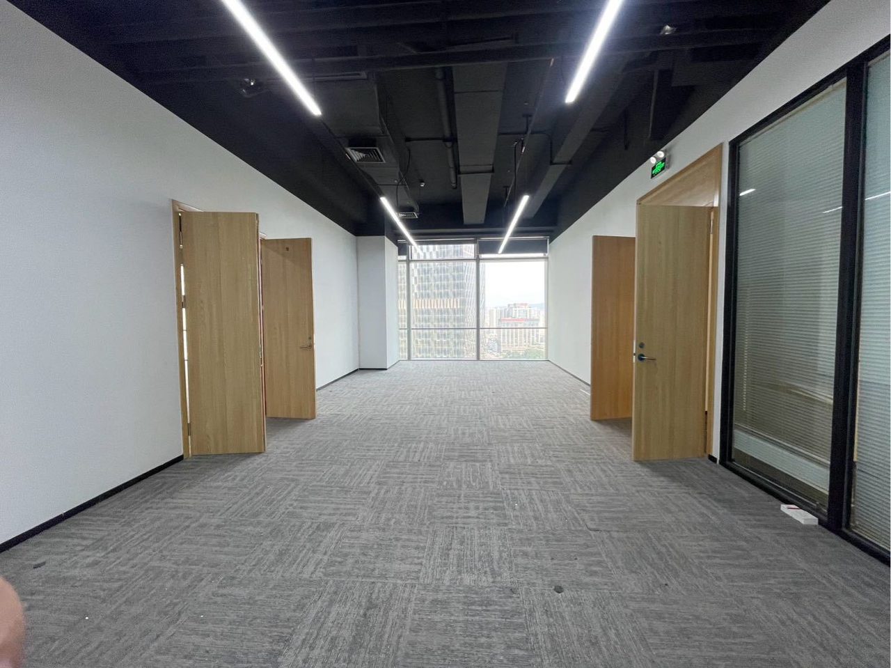 龙华区龙华 鸿荣源·环智中心2047㎡精装办公间高层出租