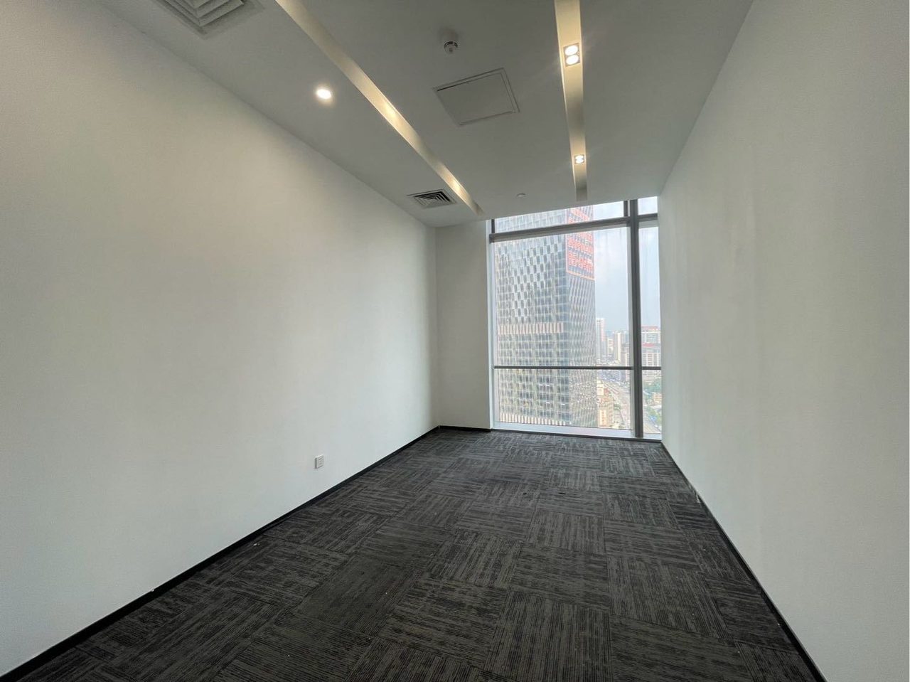 龙华区龙华 鸿荣源·环智中心2047㎡精装办公间高层出租