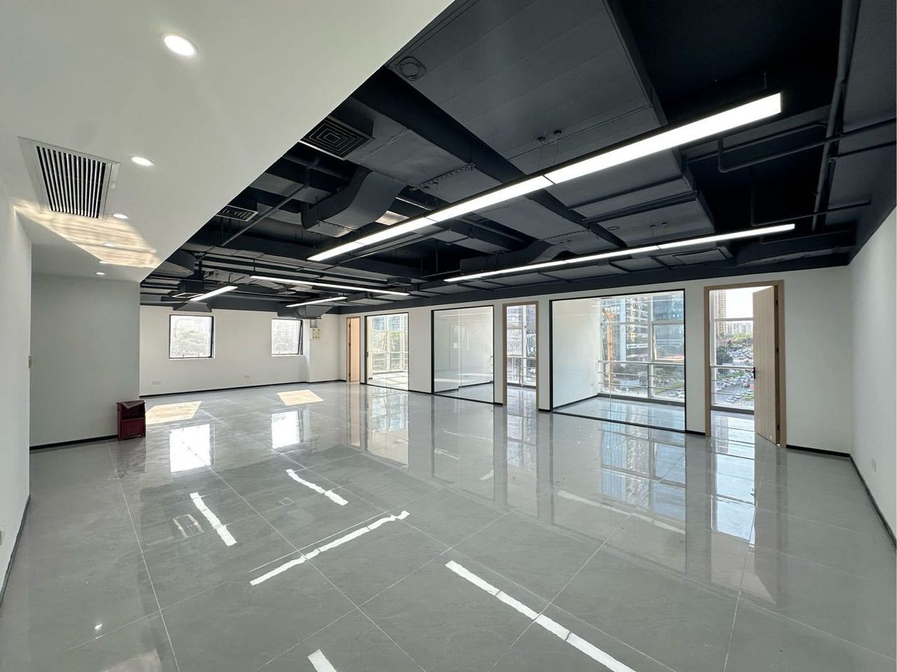南山区科技园 德赛科技大厦268㎡精装办公间低层出租