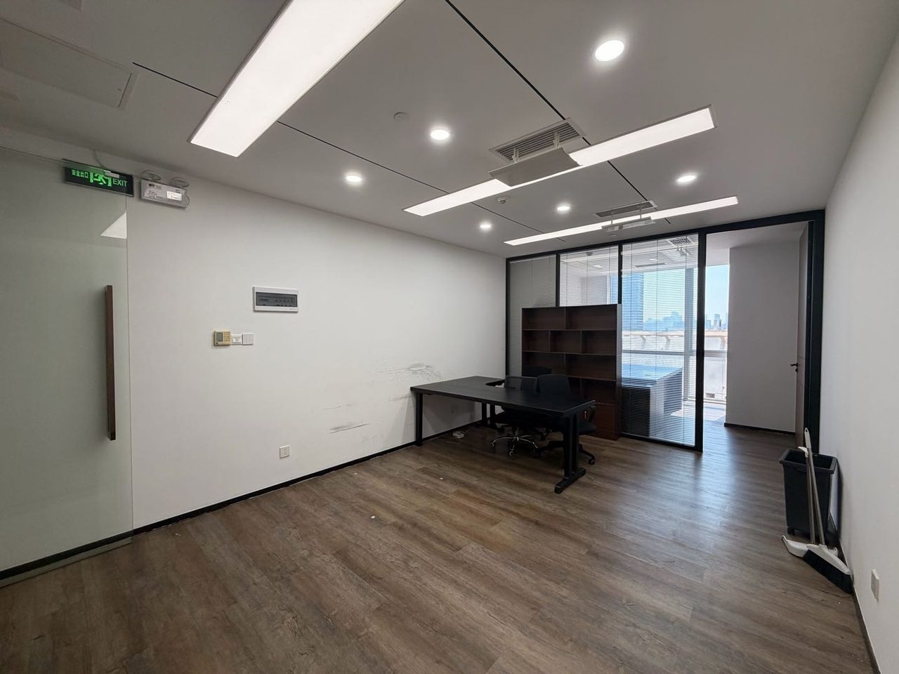 南山区科技园 大冲商务中心111㎡精装办公间中层出租
