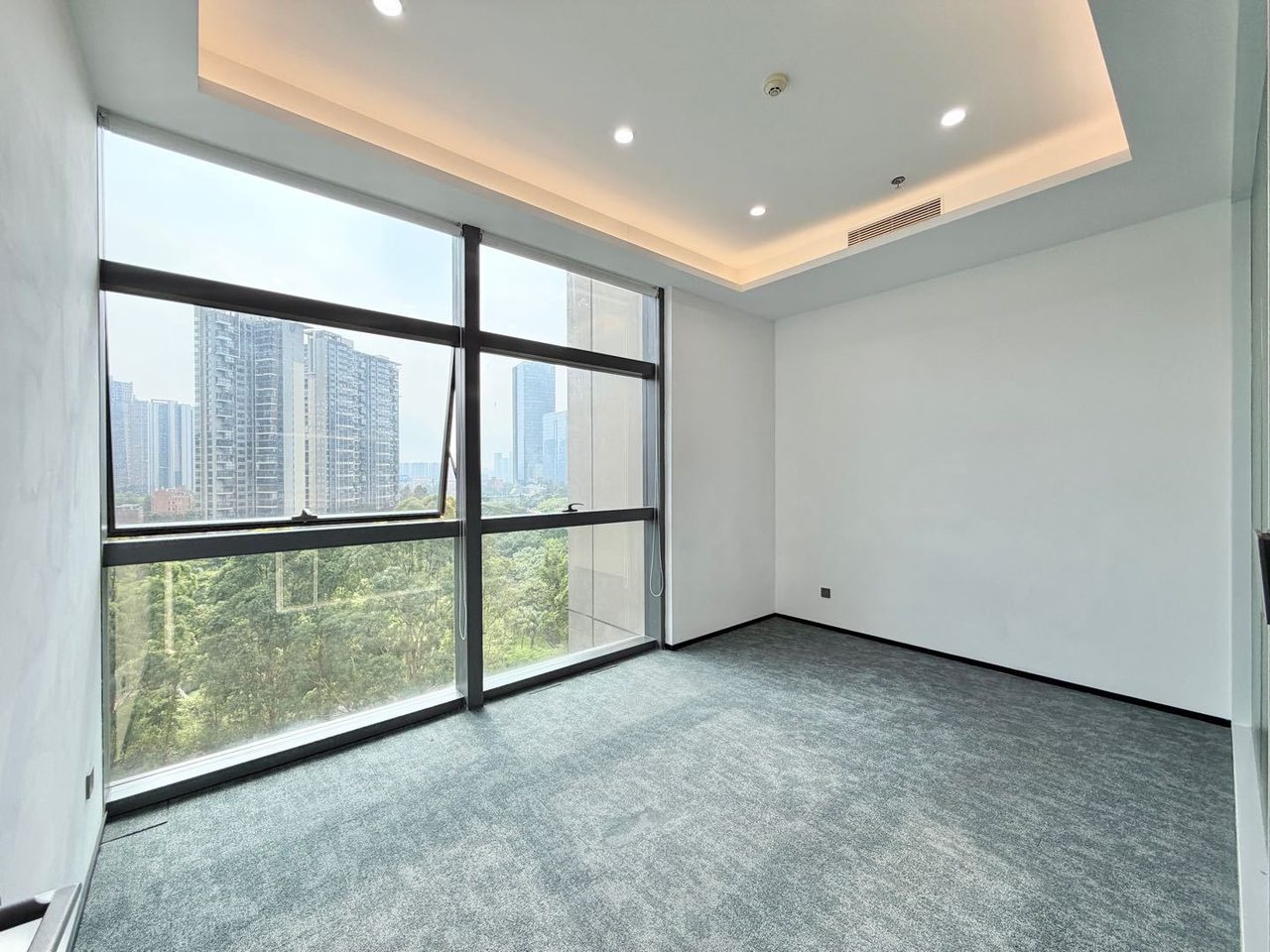 绿景美景广场212㎡豪装办公室出租,中层西向采光好
