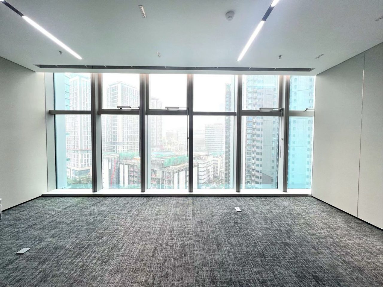 康泰创新广场436㎡精装办公室出租,中层东南向采光好