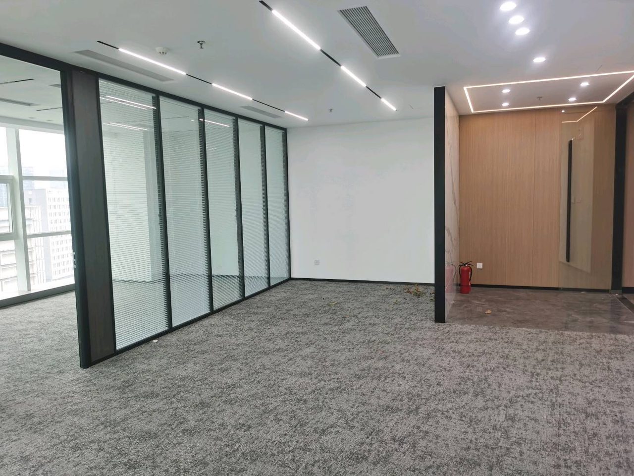 阳光粤海大厦写字楼133㎡精装户型·中层东南向出租