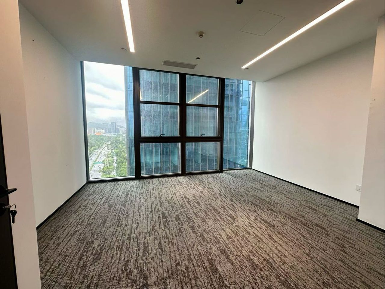 澳特科兴科学园319㎡精装办公室出租,高层南向采光好
