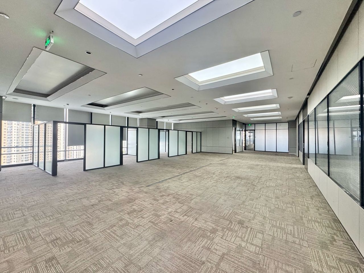 1488㎡精装办公室 智慧广场·近侨城北站·高层