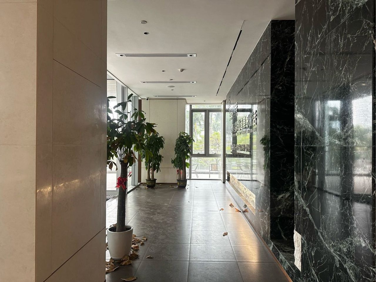 招商局广场1093㎡精装办公室出租,低层东向采光好