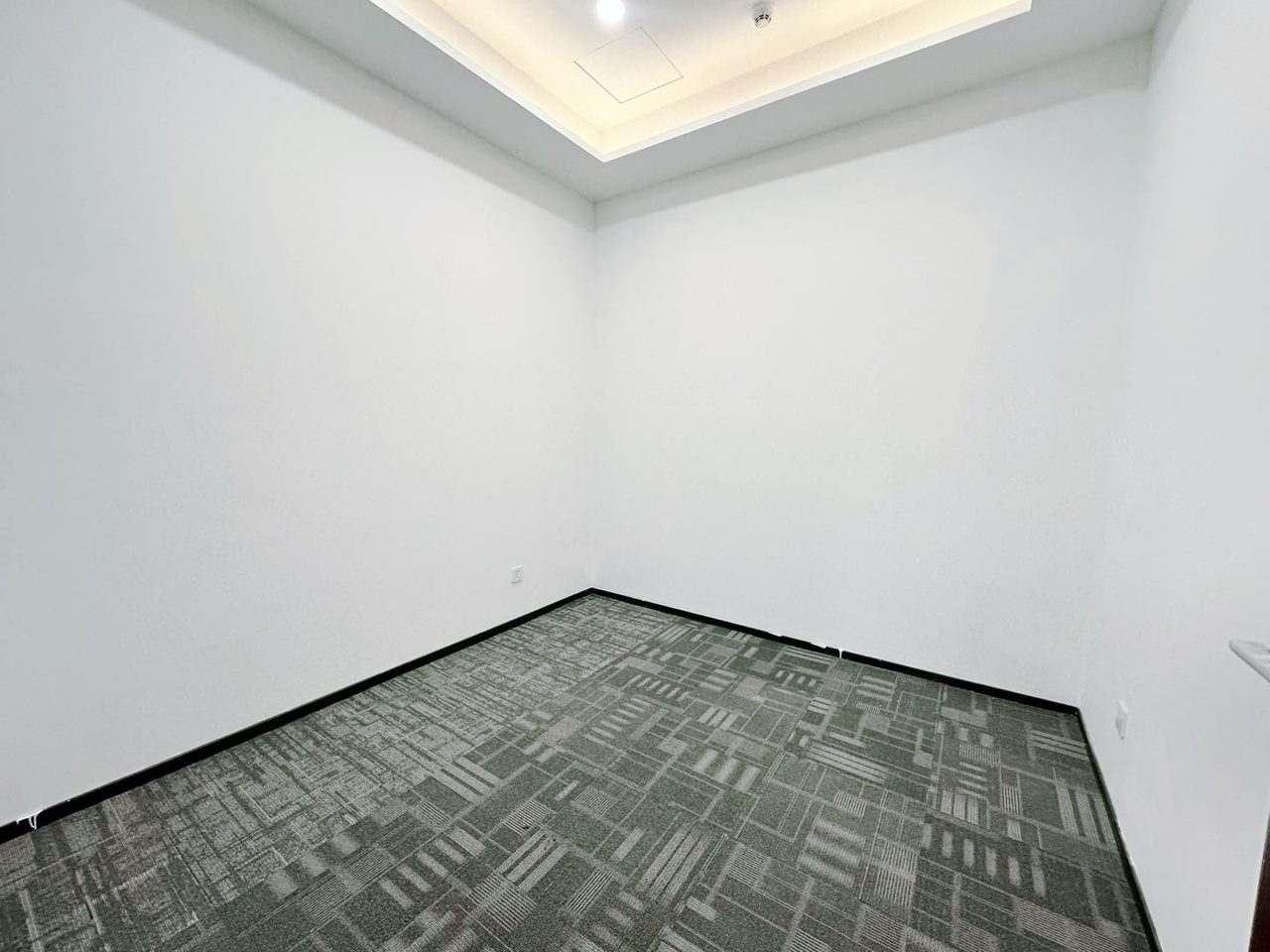 阳光科创中心写字楼198㎡精装户型·中层南向出租