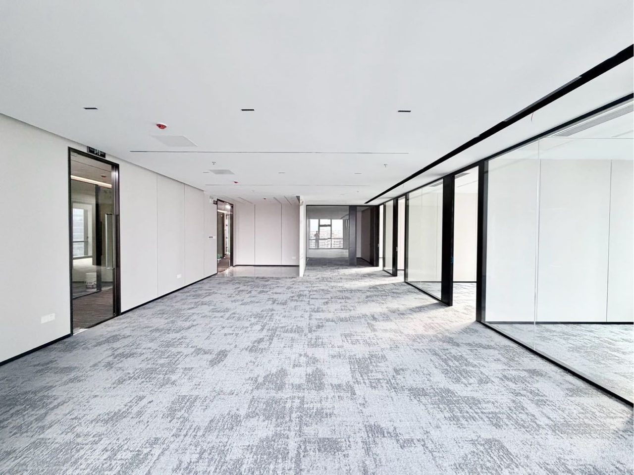 南山区西丽 光峰科技大厦388㎡豪装办公间高层出租
