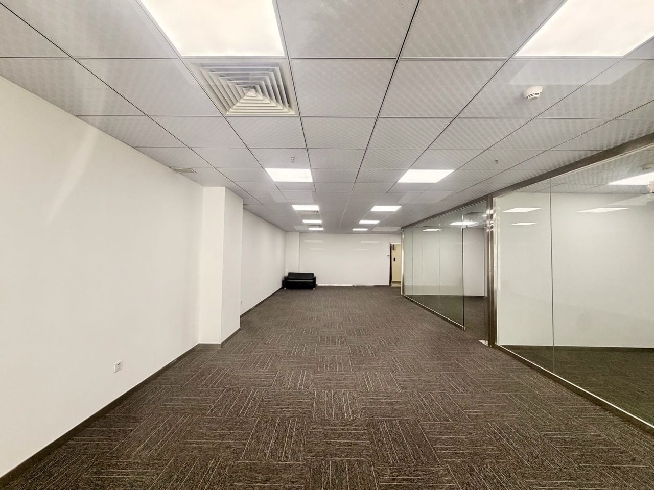 南山区科技园 兰光科技大厦216㎡精装办公间中层出租