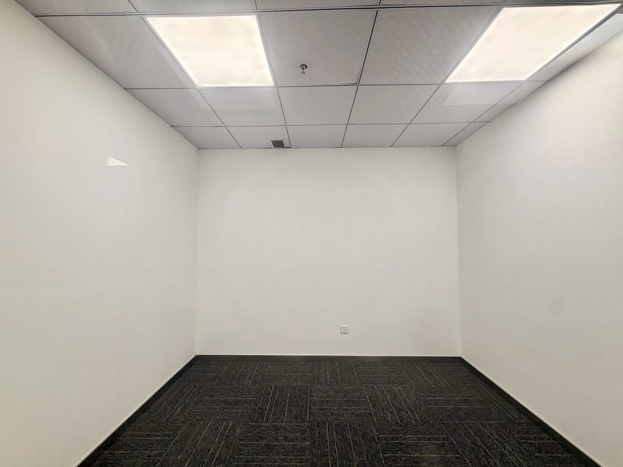 南山区科技园 兰光科技大厦216㎡精装办公间中层出租