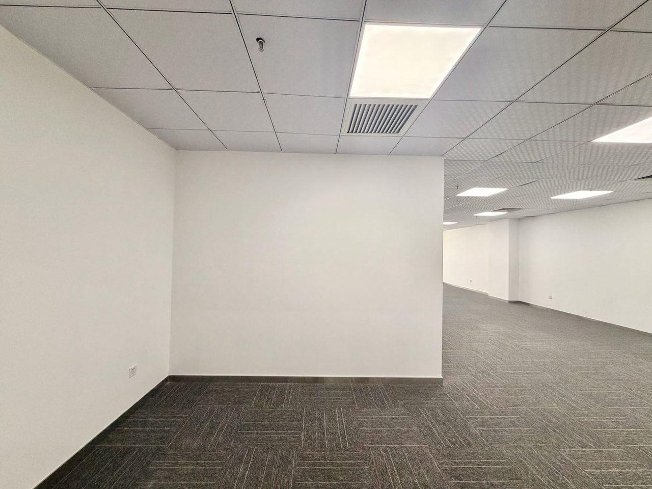 南山区科技园 兰光科技大厦216㎡精装办公间中层出租