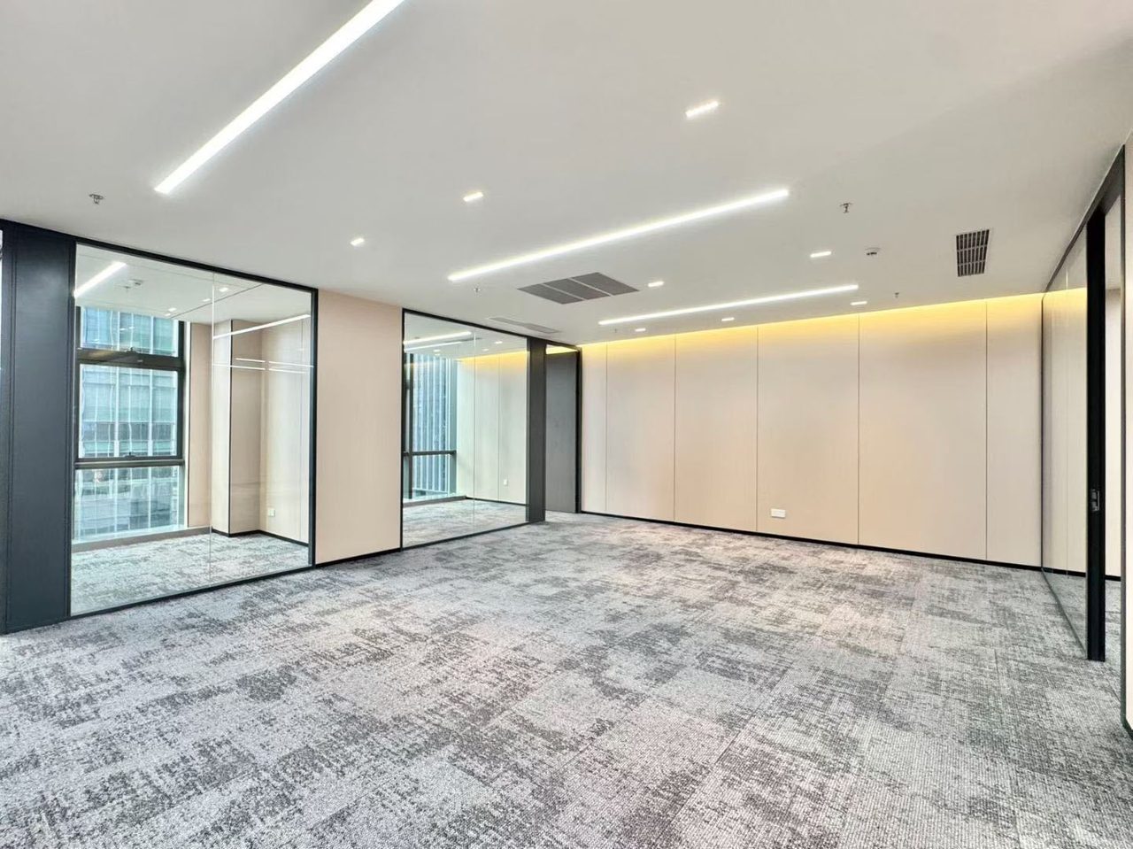 235㎡豪装办公室 光峰科技大厦·中层