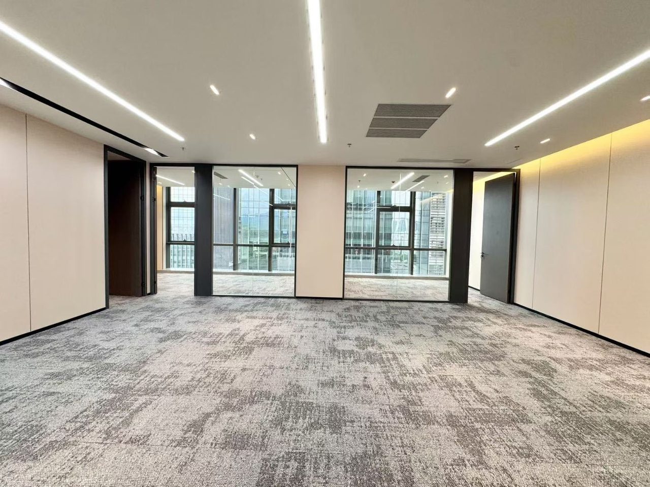 235㎡豪装办公室 光峰科技大厦·中层