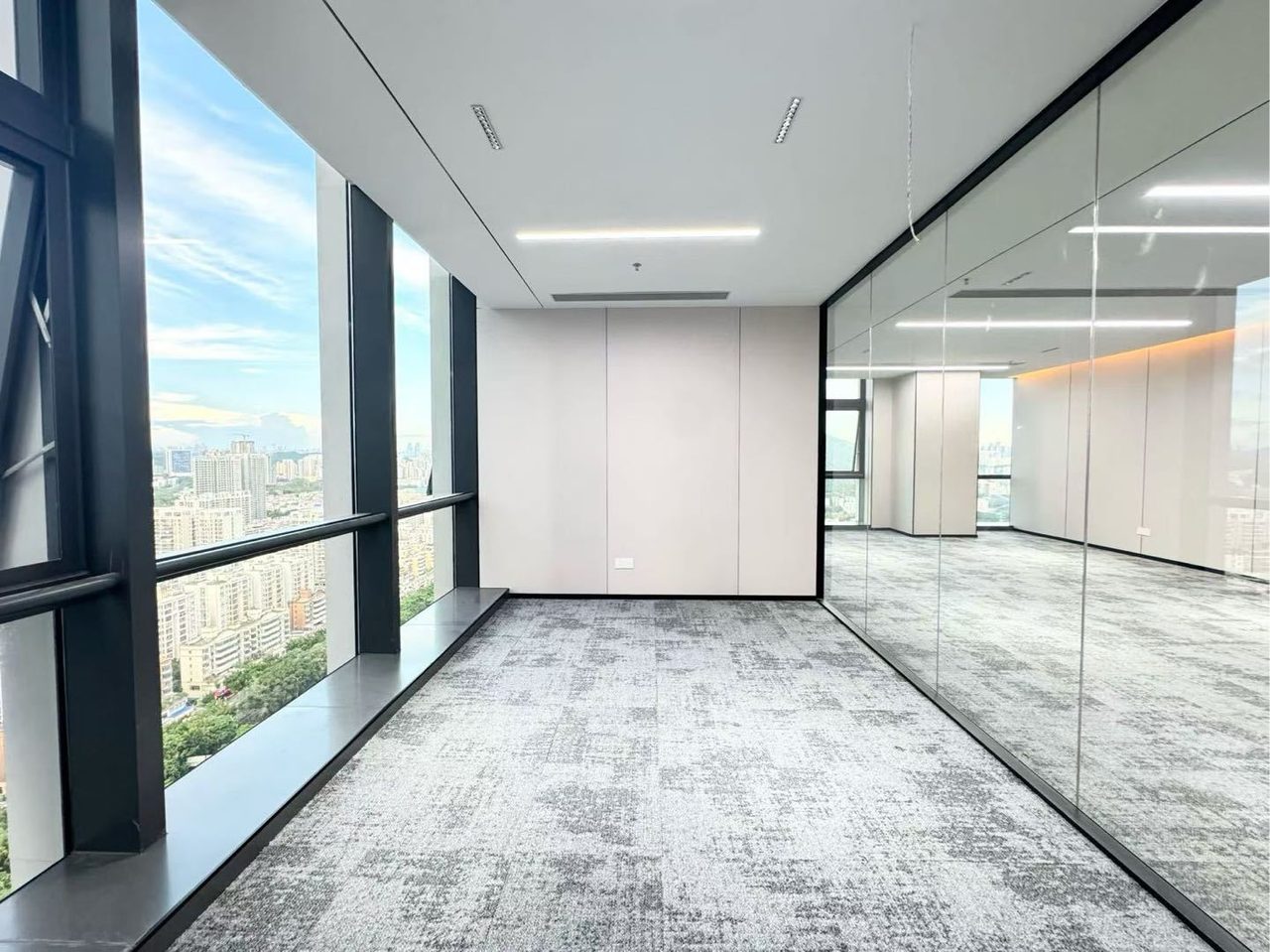 光峰科技大厦写字楼314㎡豪装户型·高层东北向出租