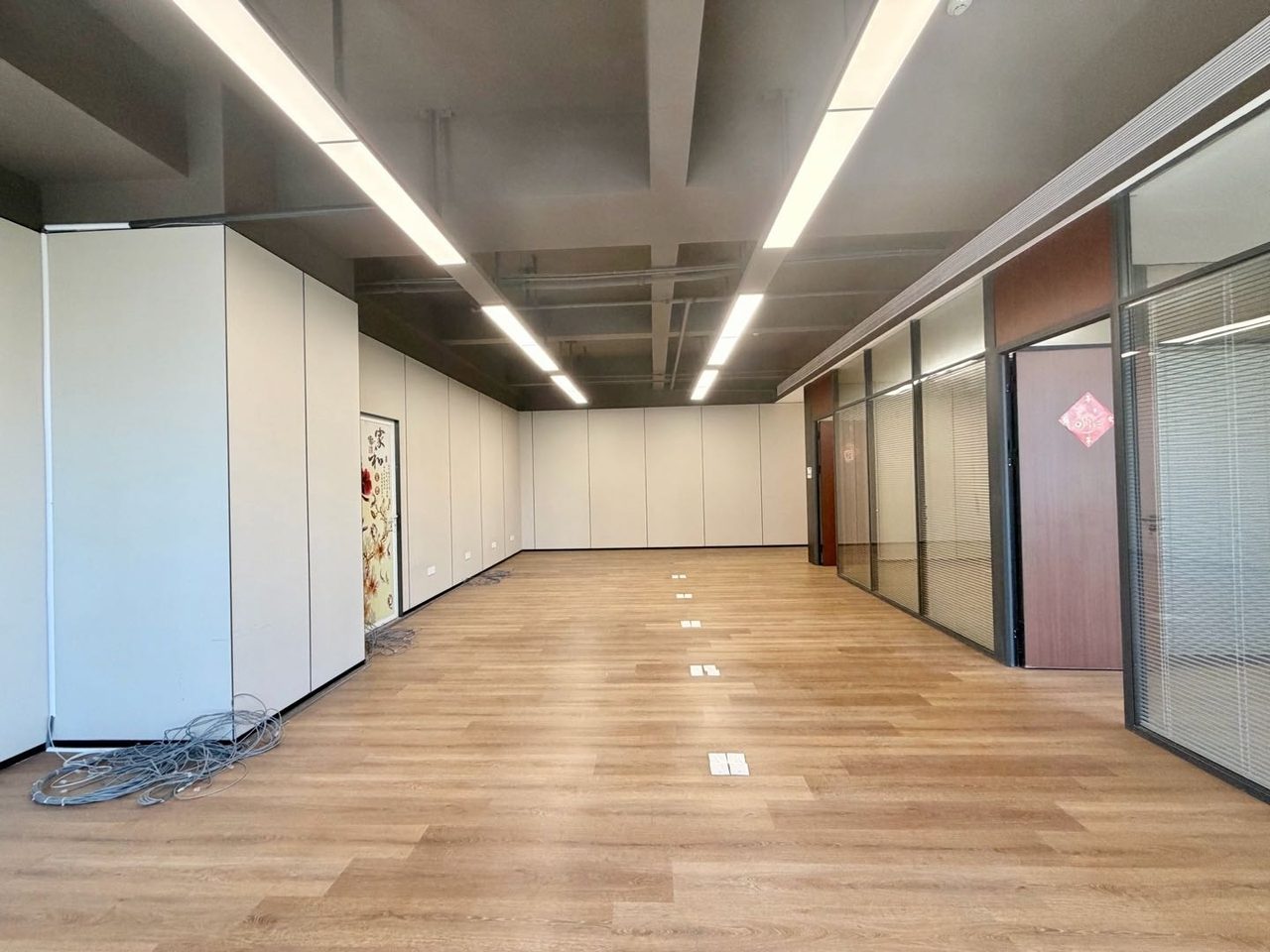 137.8㎡豪装办公室 阳光华艺大厦·近南山站·中层