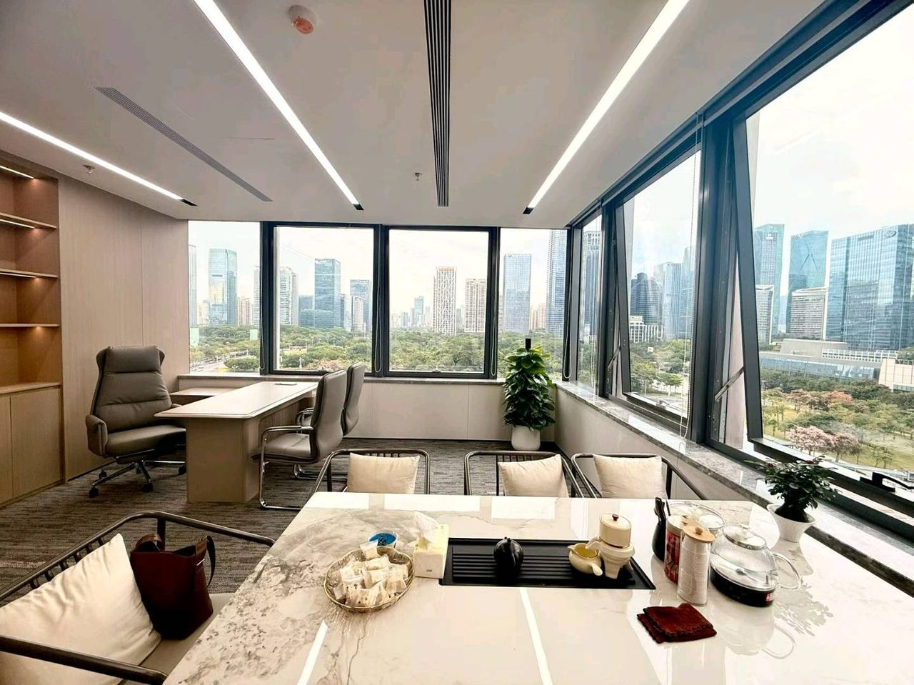 港中旅大厦写字楼537㎡精装户型·中层东南向出租