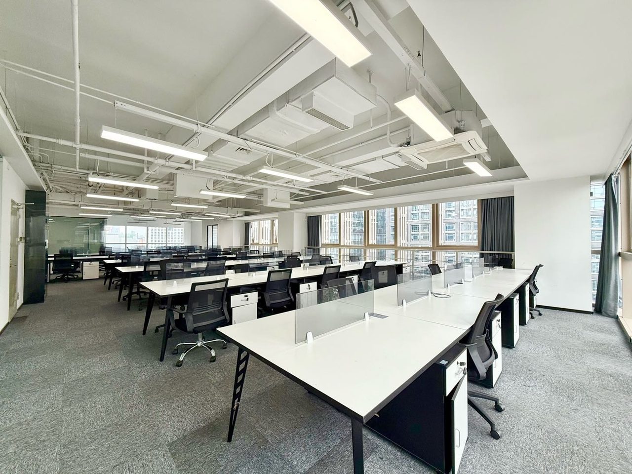 创维半导体设计大厦634㎡精装办公室出租，低层东南向采光好