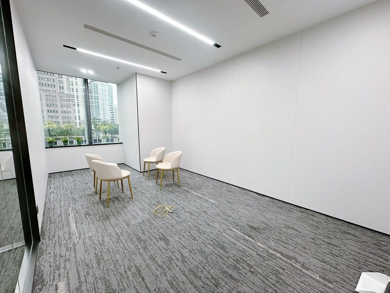 港中旅大厦写字楼328㎡精装户型·低层东南向出租