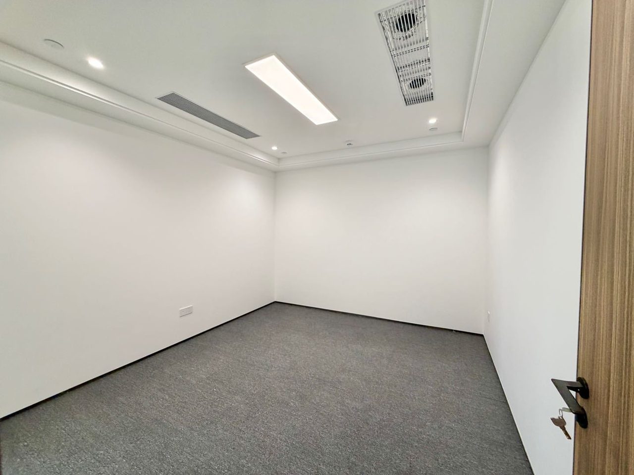 岭南大厦写字楼115㎡精装户型·低层北向出租
