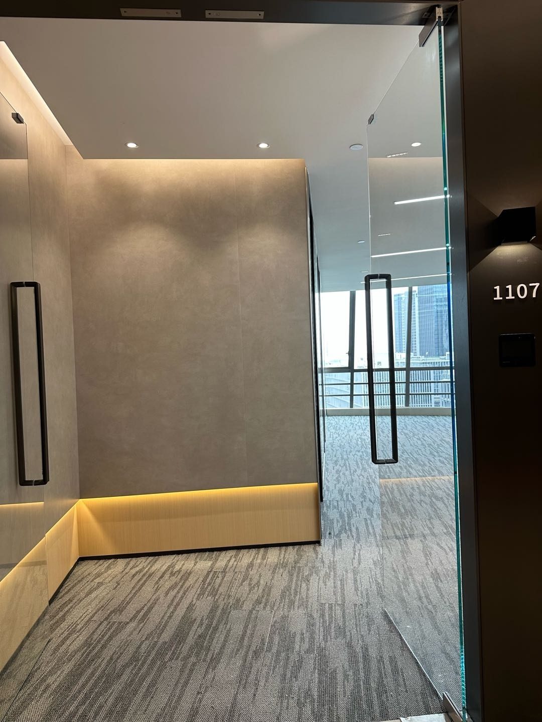 怡化金融科技大厦写字楼150㎡豪装户型·中层东向出租