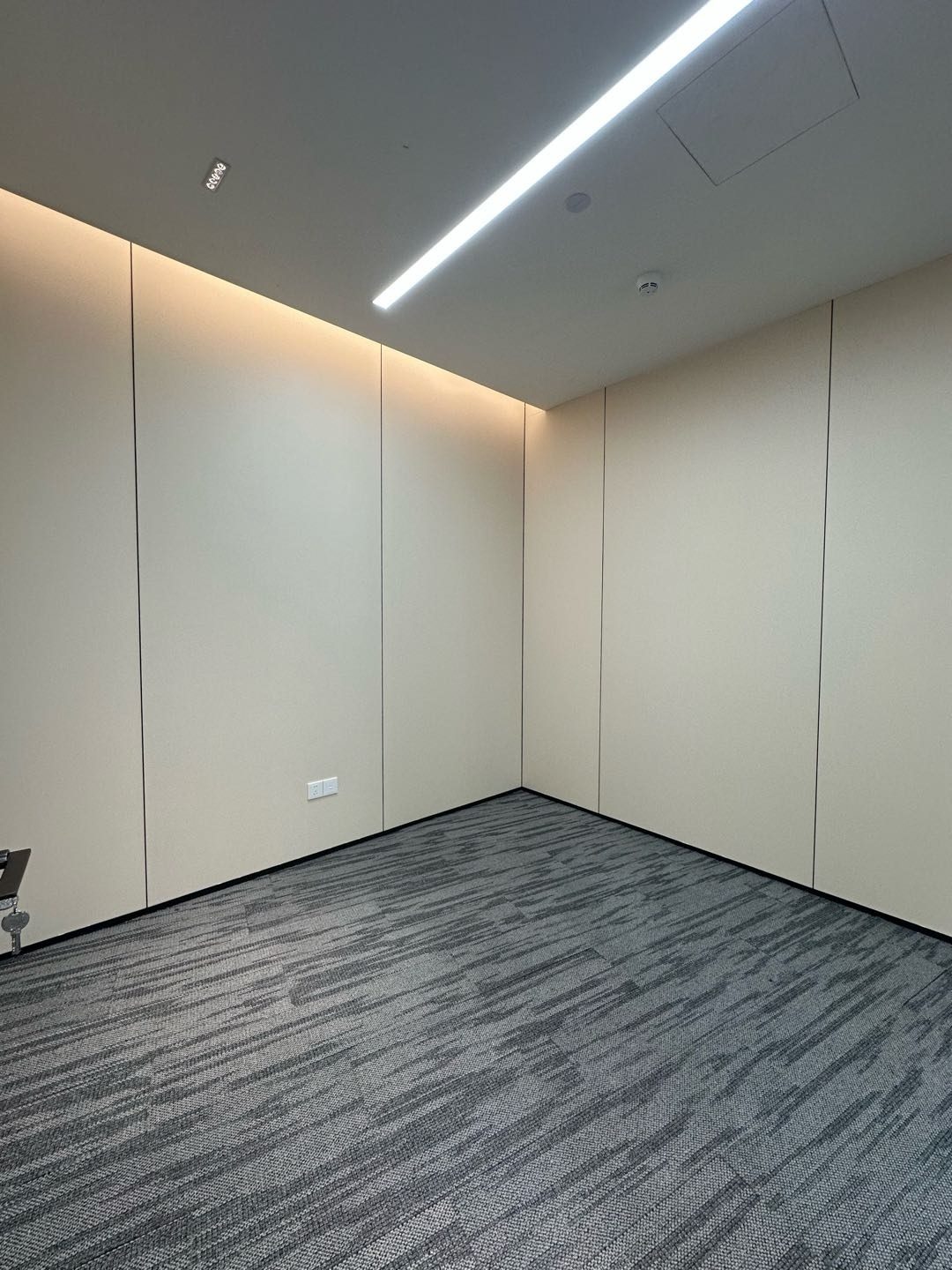怡化金融科技大厦写字楼150㎡豪装户型·中层东向出租