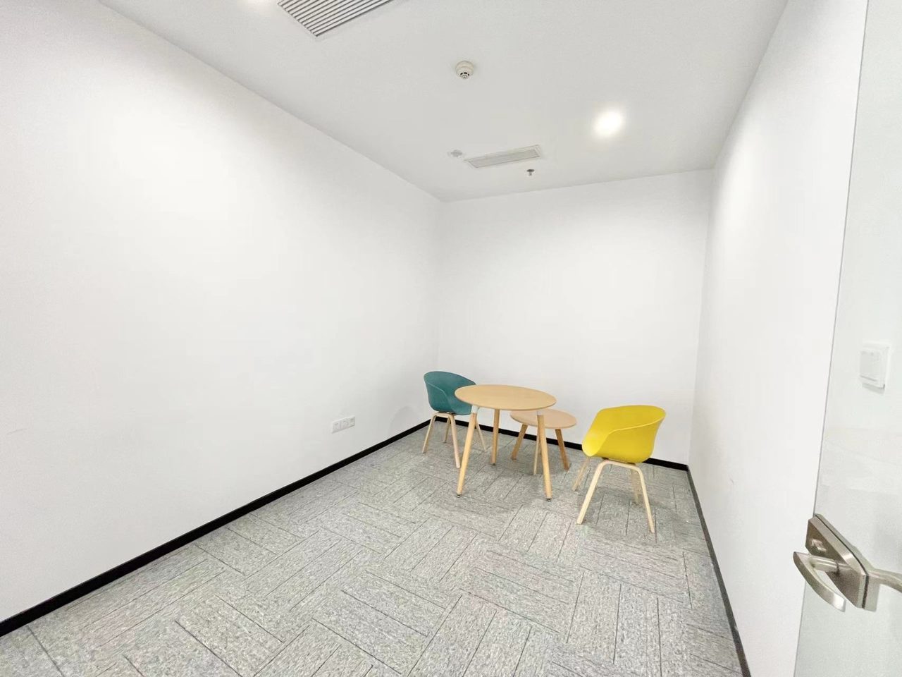 西北工业大学(深圳三航科技大厦)690㎡豪装办公室出租,高层东南向采光好