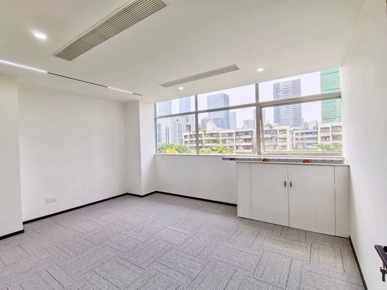 深圳软件园写字楼90㎡精装户型·中层南向出租