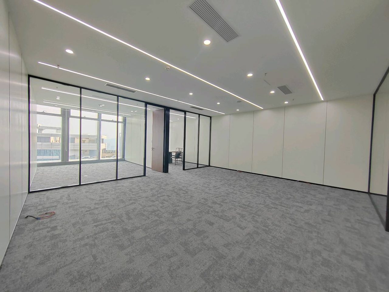 南山区前海 卓越前海壹号212㎡精装办公间高层出租