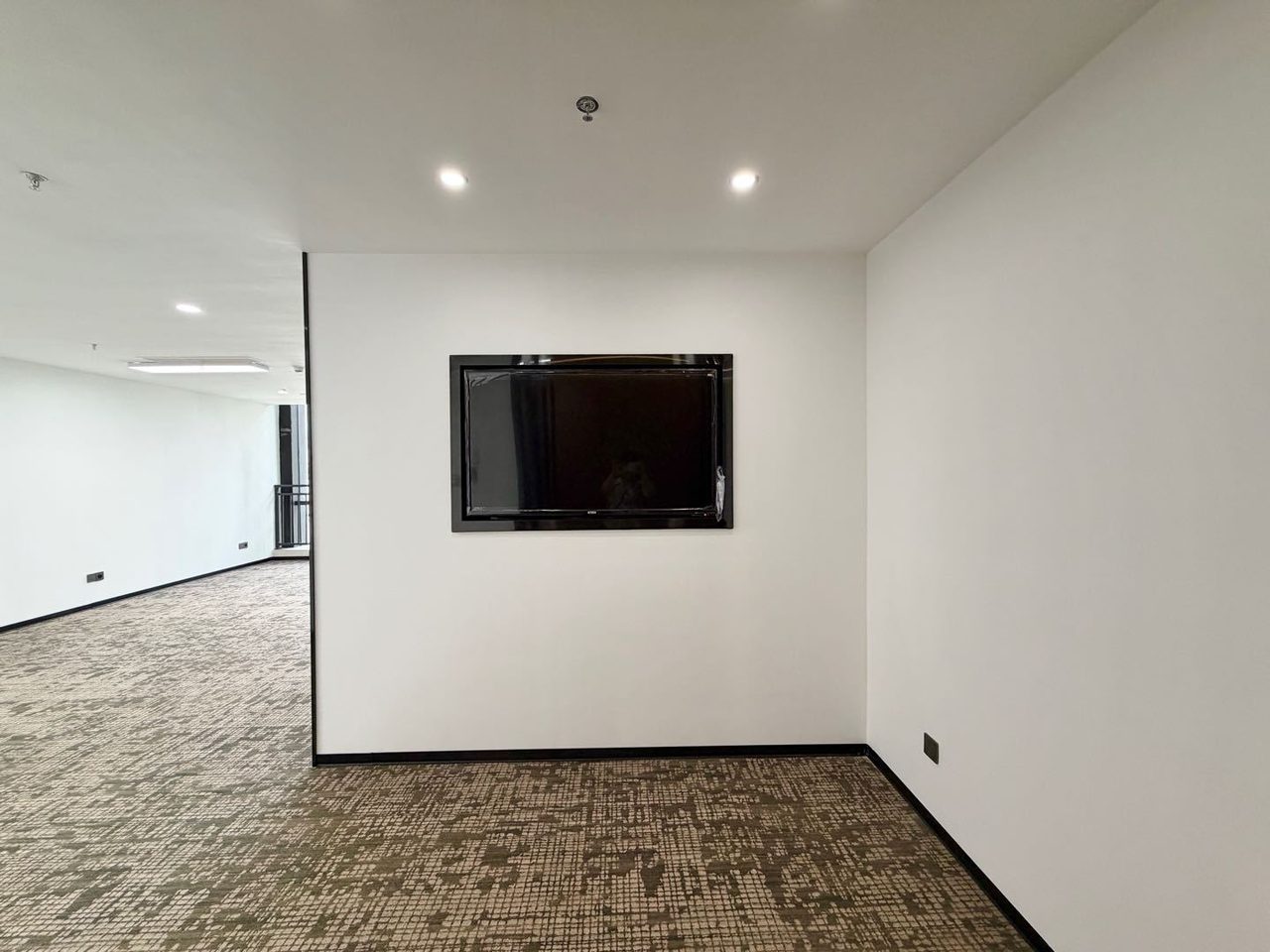 南山区科技园 航盛科技大厦96㎡精装办公间中层出租