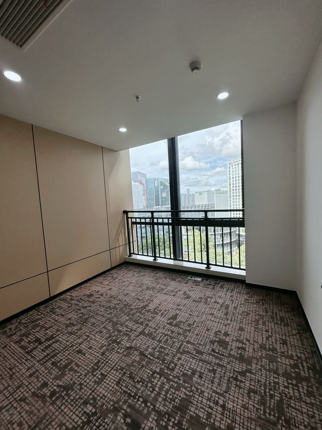 南山区科技园 航盛科技大厦109㎡精装办公间中层出租