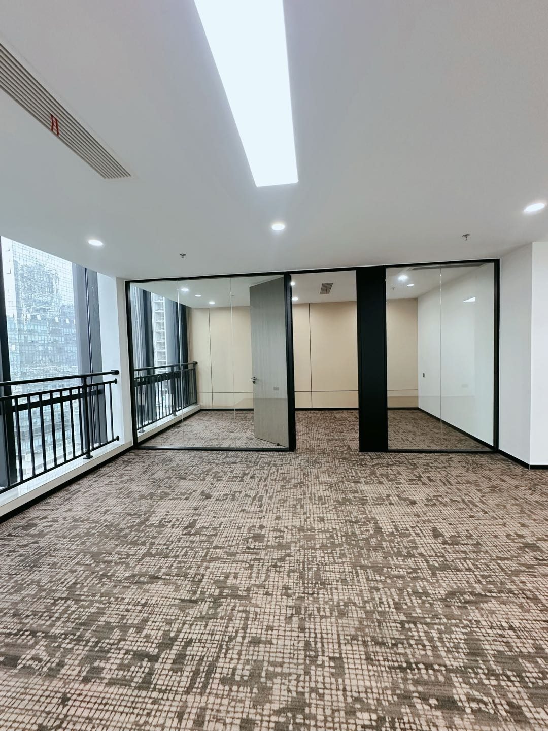 南山区科技园 航盛科技大厦100㎡精装办公间中层出租