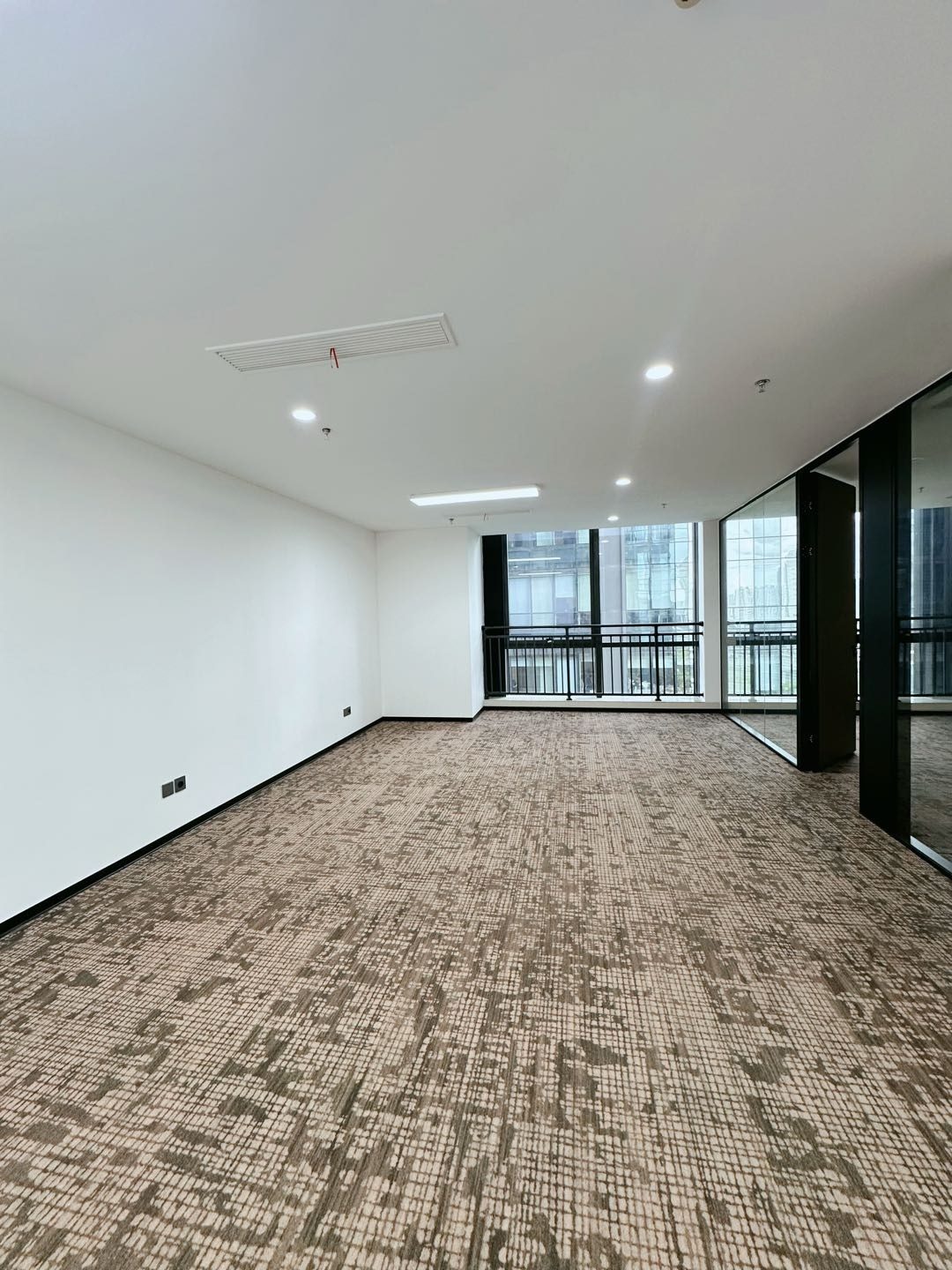 南山区科技园 航盛科技大厦100㎡精装办公间中层出租