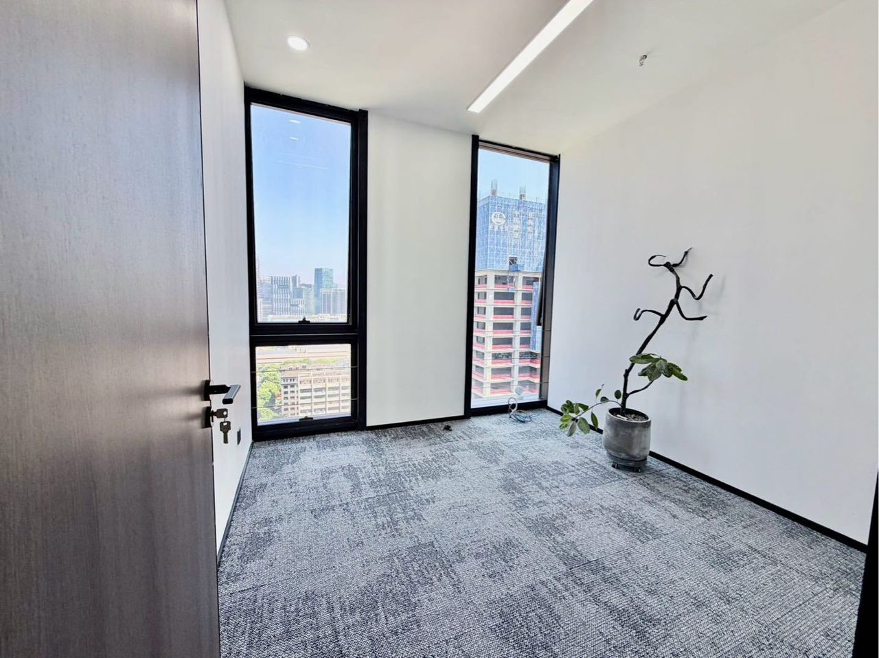 中南大学深圳产学研大楼200㎡定制装修办公室出租,高层东向采光好