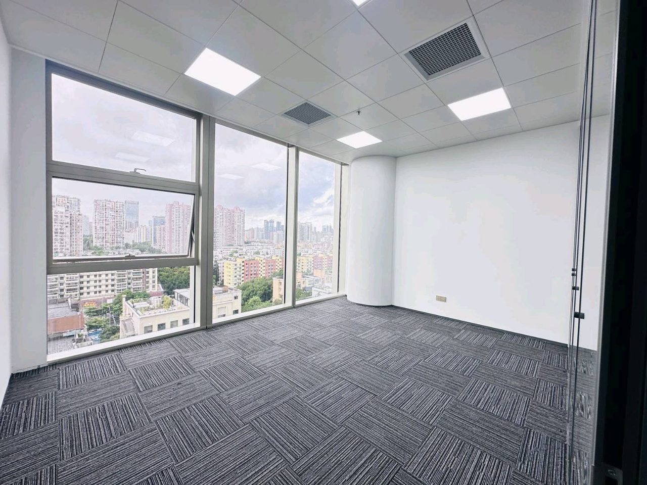 281㎡精装办公室 立润富达广场·近中山公园站·中层