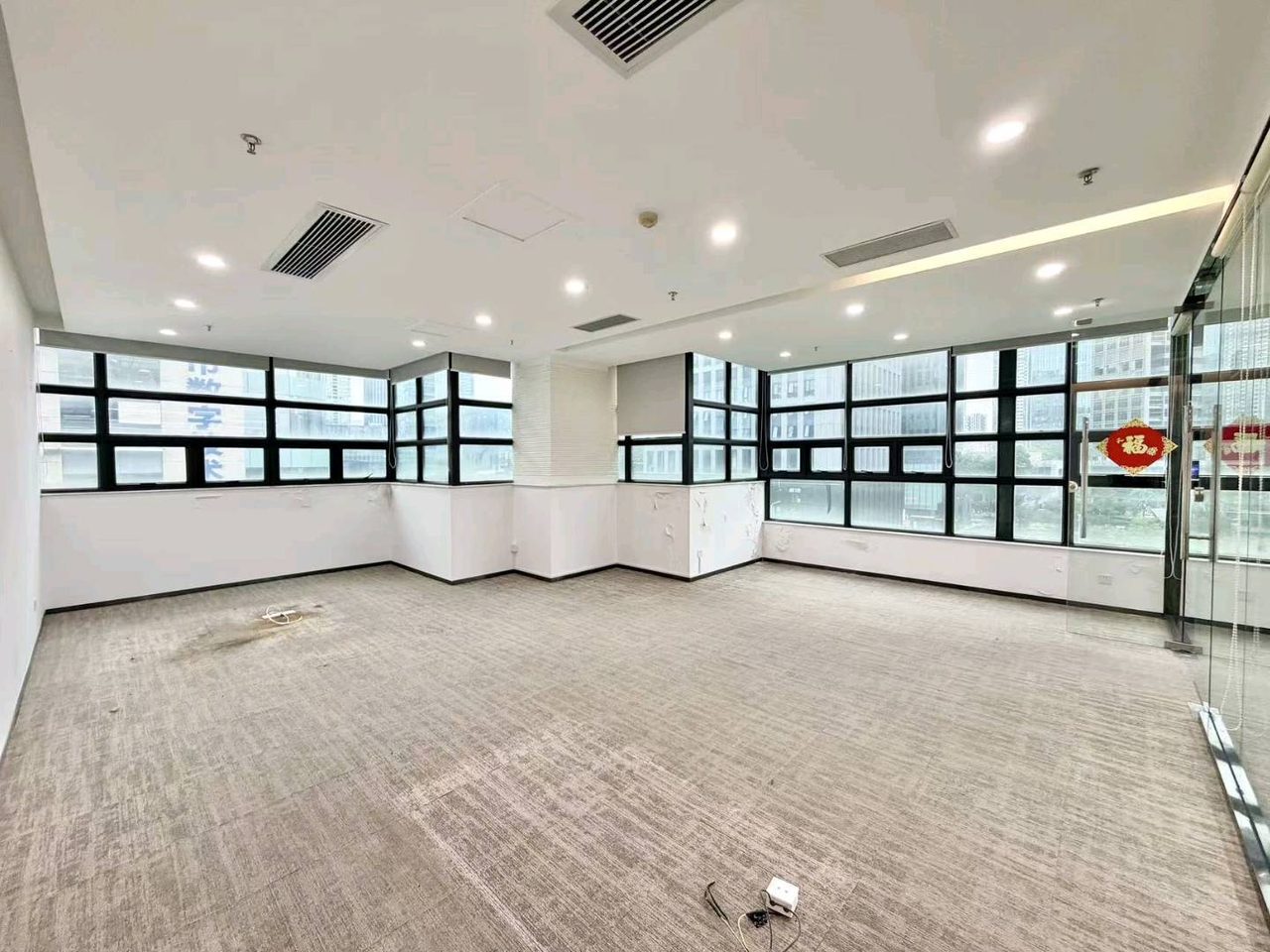 深圳软件园写字楼1084㎡精装户型·低层东南向出租