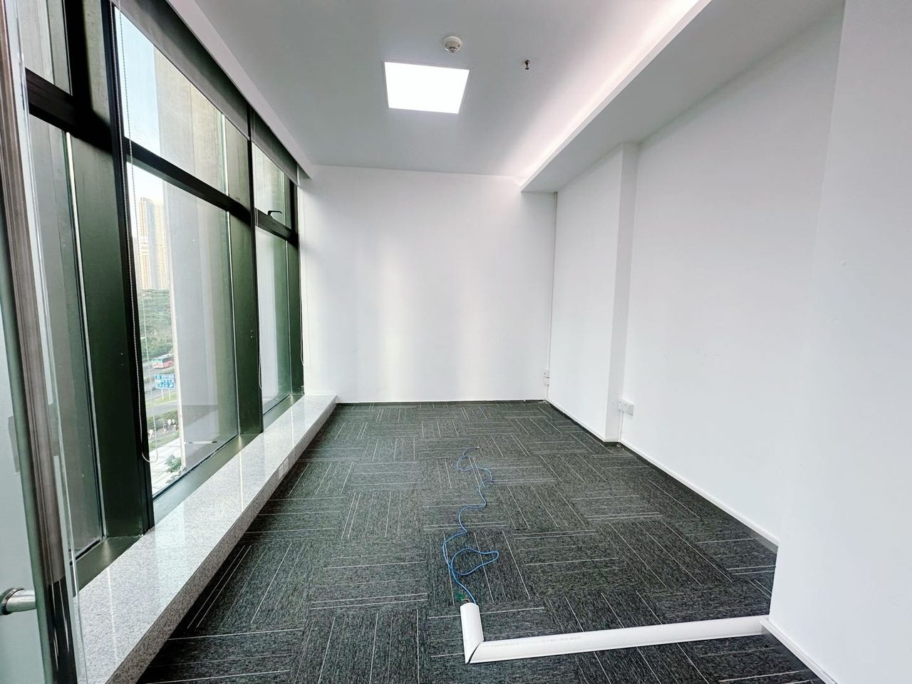 209㎡精装办公室 康佳研发大厦·近高新园站·低层