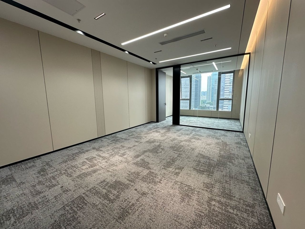 远望谷大厦写字楼200㎡精装户型·中层南向出租