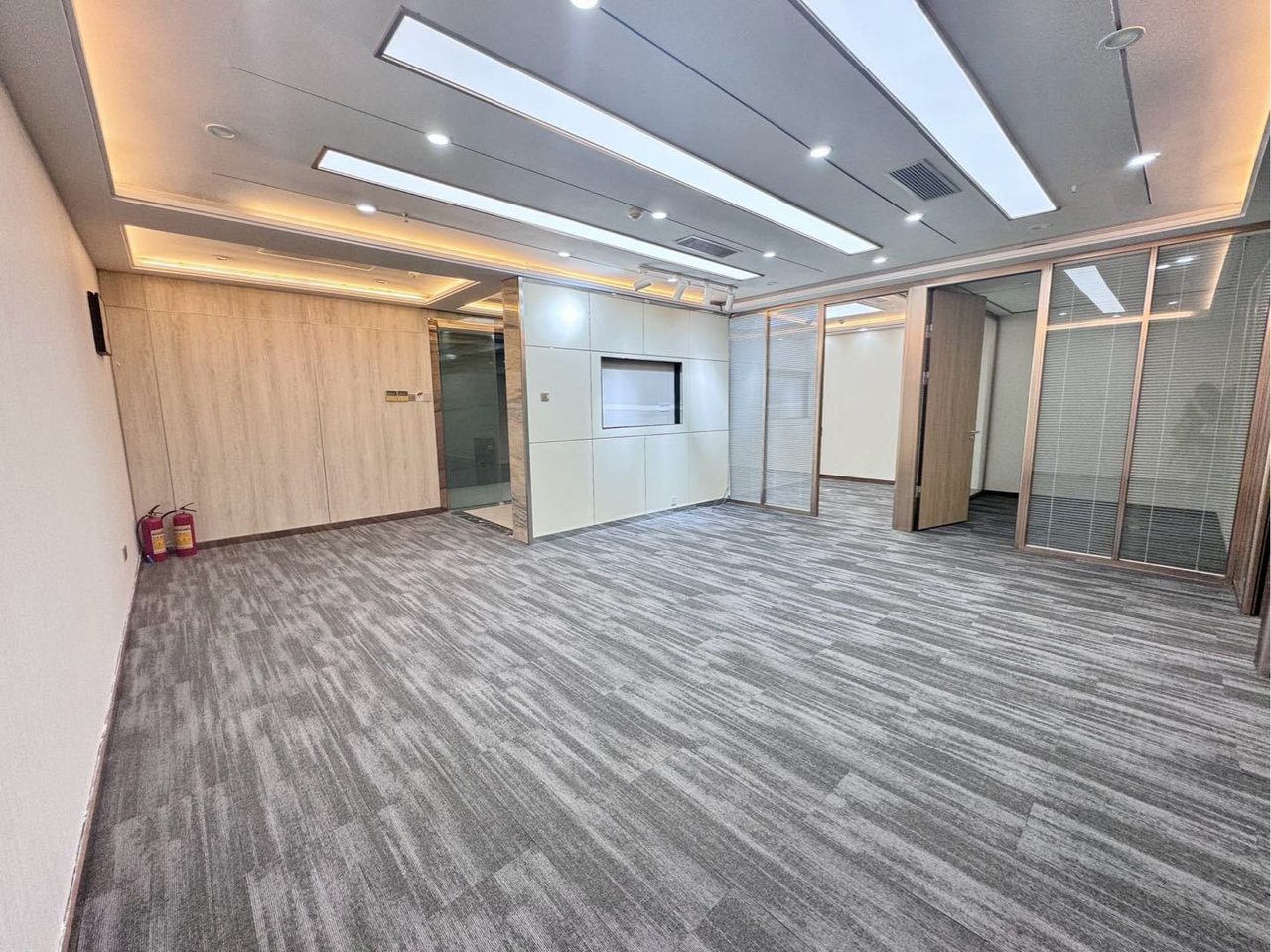 福田区福田中心区 荣超国际商会中心(深圳国际商会中心)198㎡精装办公间中层出租
